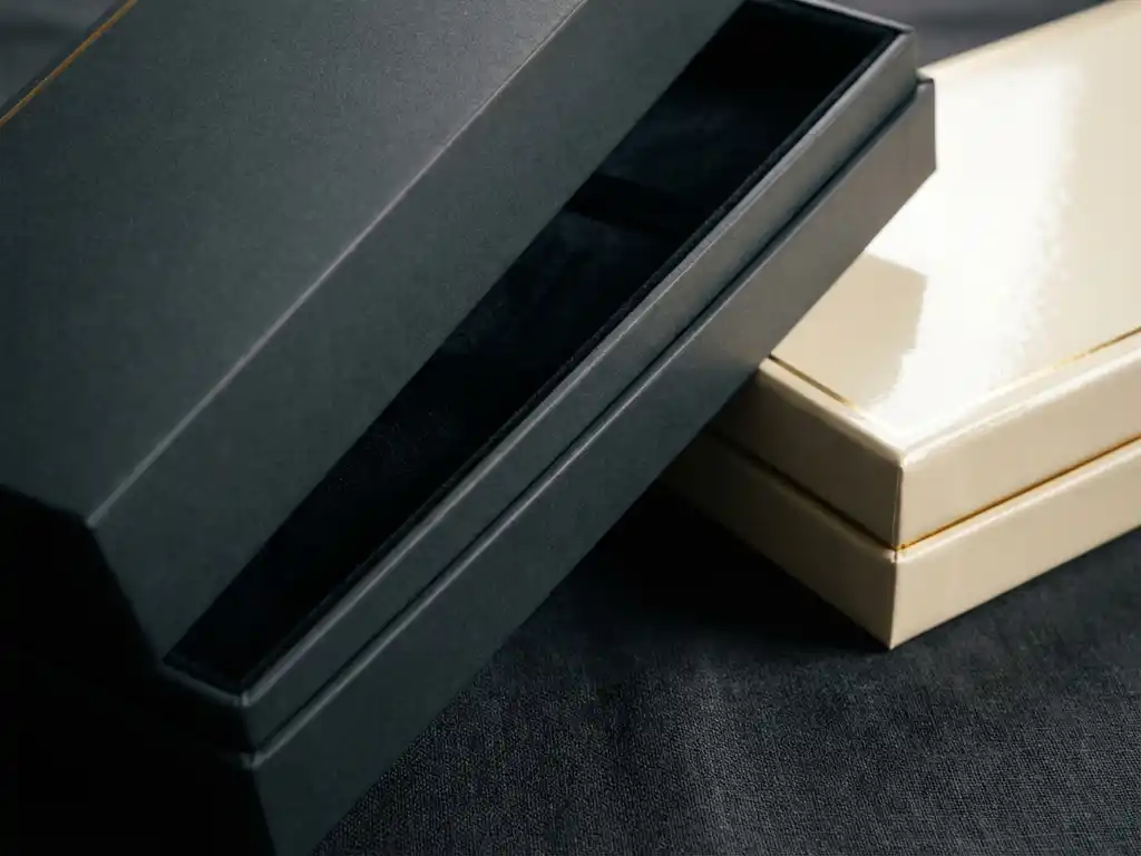 Hoe combineer je geschenkdozen met andere verpakkingsmaterialen?